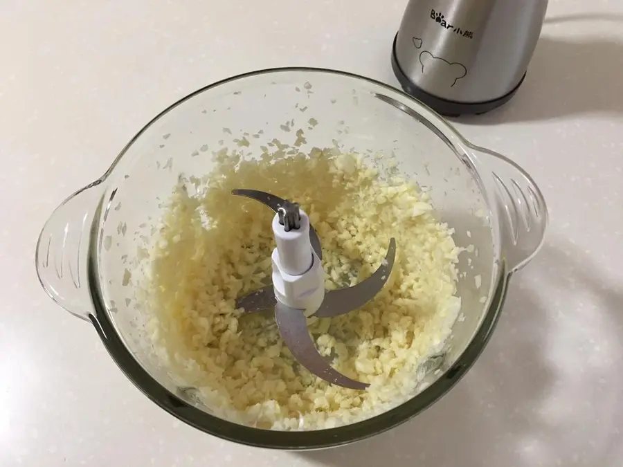 All-purpose garlic sauce step 0