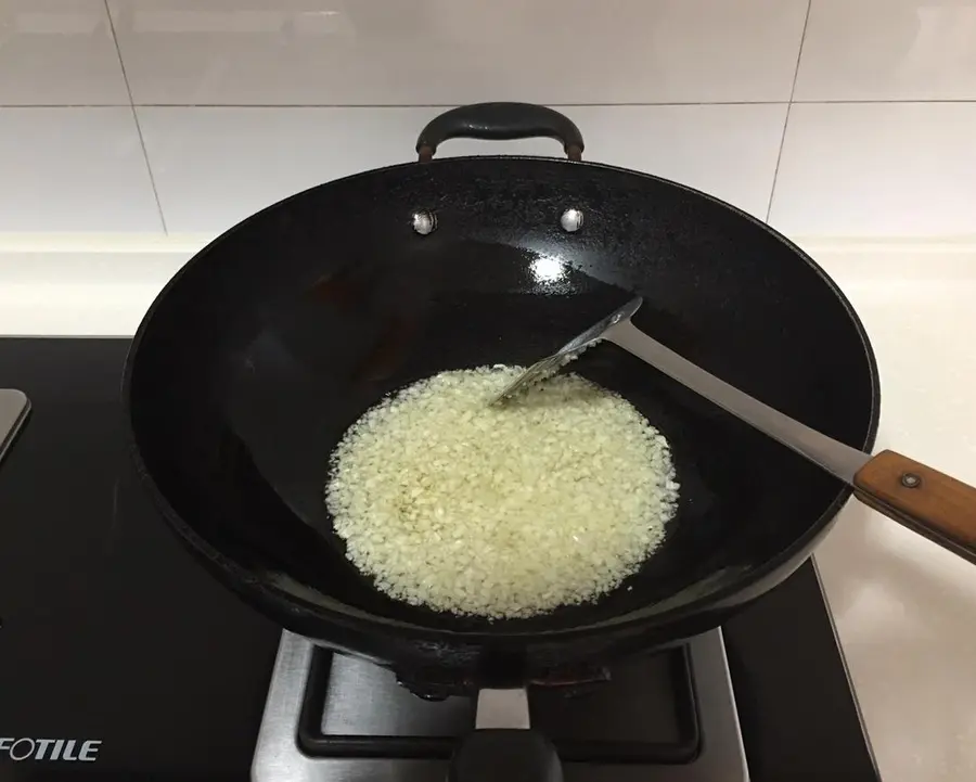 All-purpose garlic sauce step 0