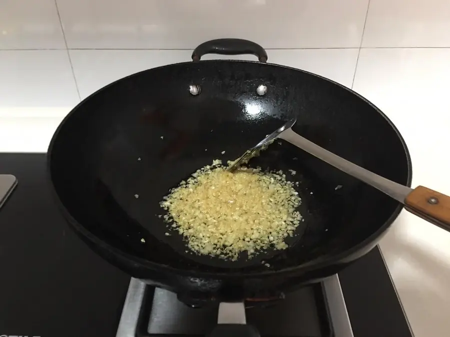 All-purpose garlic sauce step 0