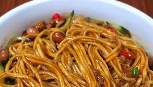 Ten minutes to make a plate of meat sauce noodles, so delicious 