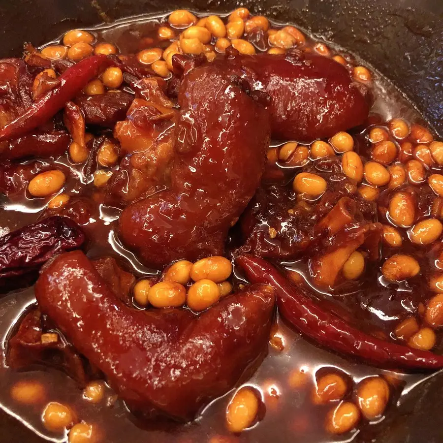 Pig's trotters with zero mistake sauce melt in your mouth and serve with rice