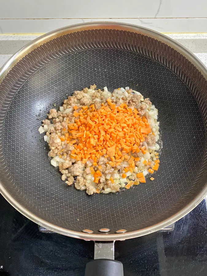 Curry meat sauce noodles that friends of all ages love step 0