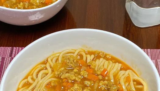 Curry meat sauce noodles that friends of all ages love