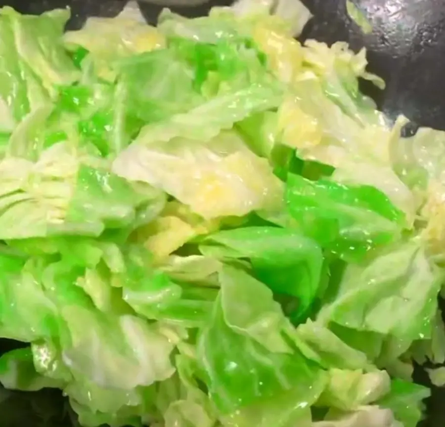 Sauce-flavored dry pot shredded cabbage step 0