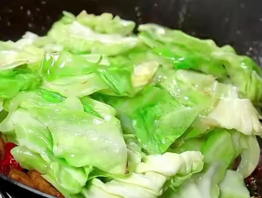 Sauce-flavored dry pot shredded cabbage step 0