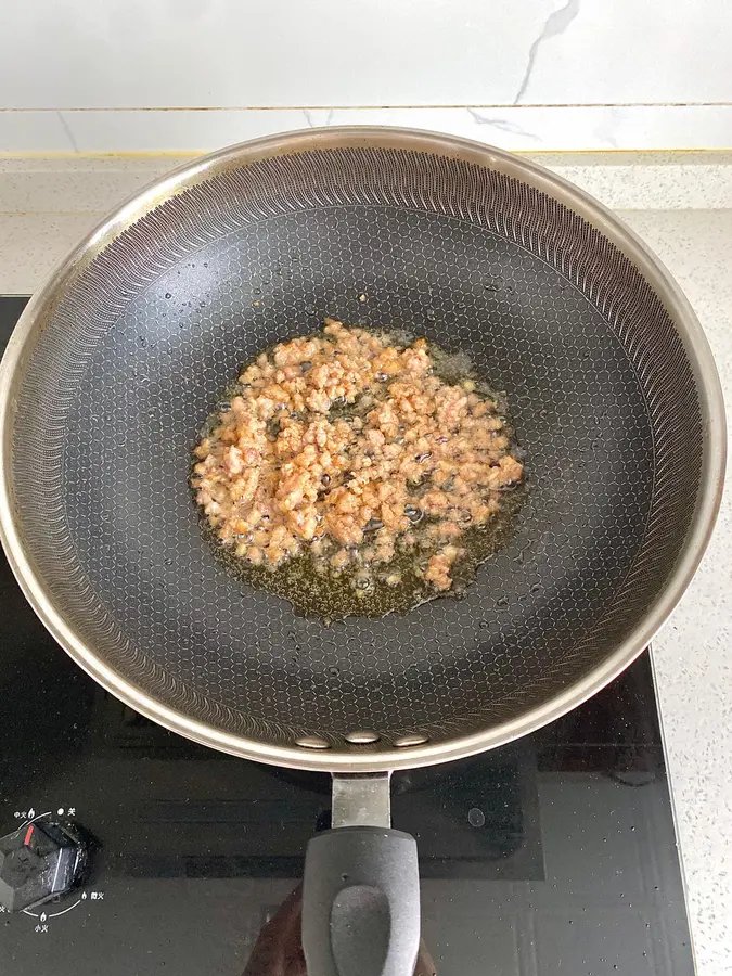 Tomato and minced meat sauce noodles step 0