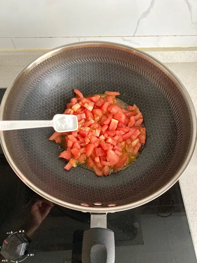 Tomato and minced meat sauce noodles step 0