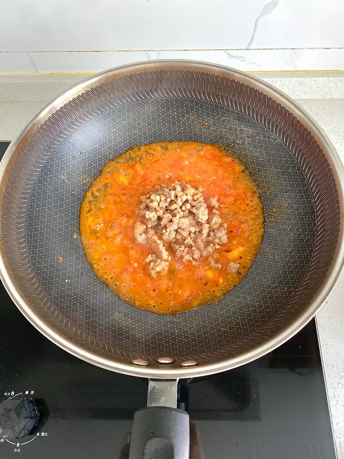 Tomato and minced meat sauce noodles step 0