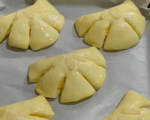 Custard sauce buns step 0