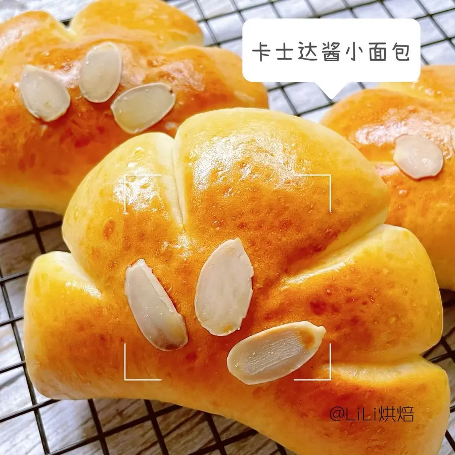 Custard sauce buns