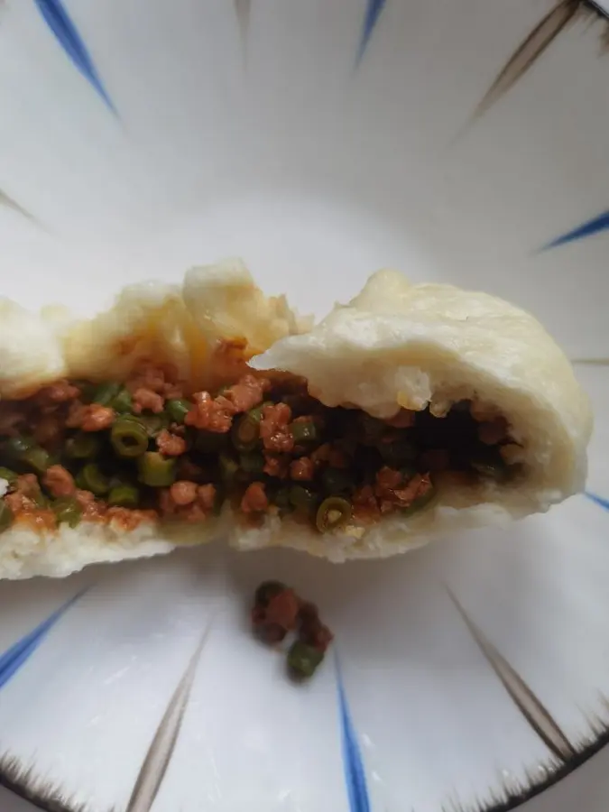 Delicious and simple cowpea sauce meat bun filling step 0