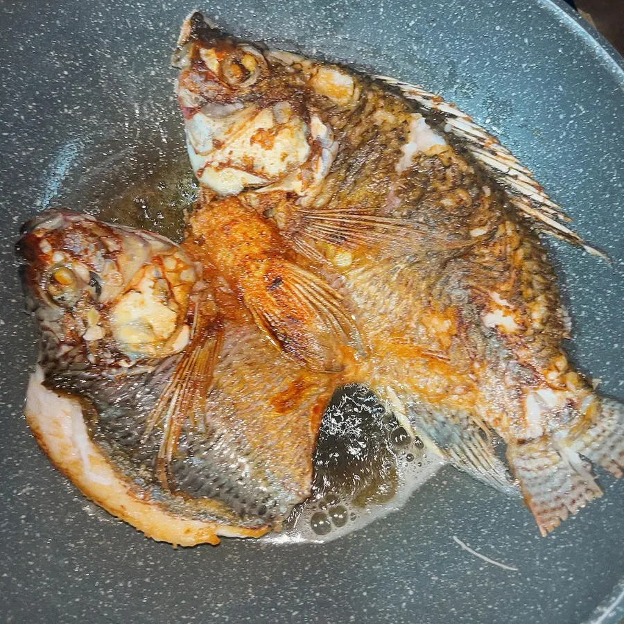 Grilled fish with sauce flavor (not spicy) step 0