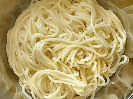 Home-style noodles ~ super simple and delicious fried noodles  with meat sauce step 0