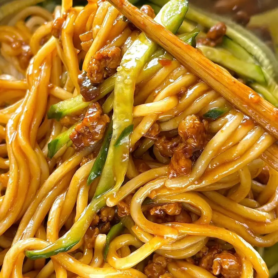 Home-style noodles ~ super simple and delicious fried noodles  with meat sauce step 0