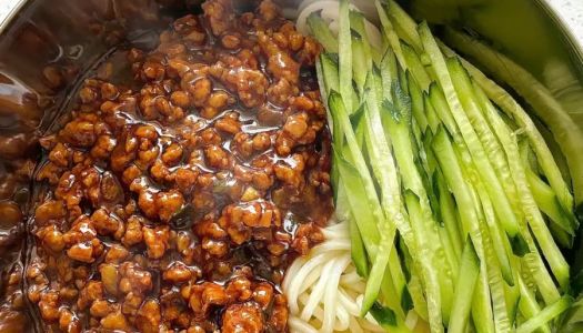 Home-style noodles ~ super simple and delicious fried noodles  with meat sauce