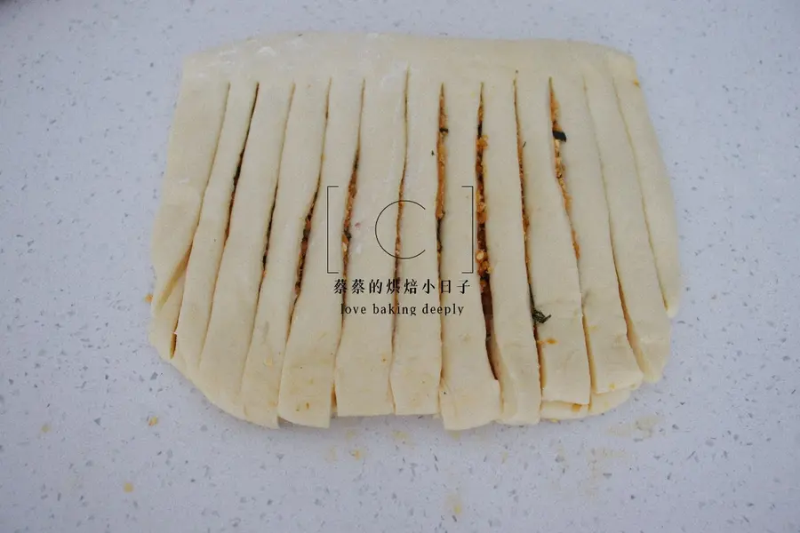 Simple and beautiful plastic surgery|Salted egg yolk and meat floss bread with flowing heart sauce step 0