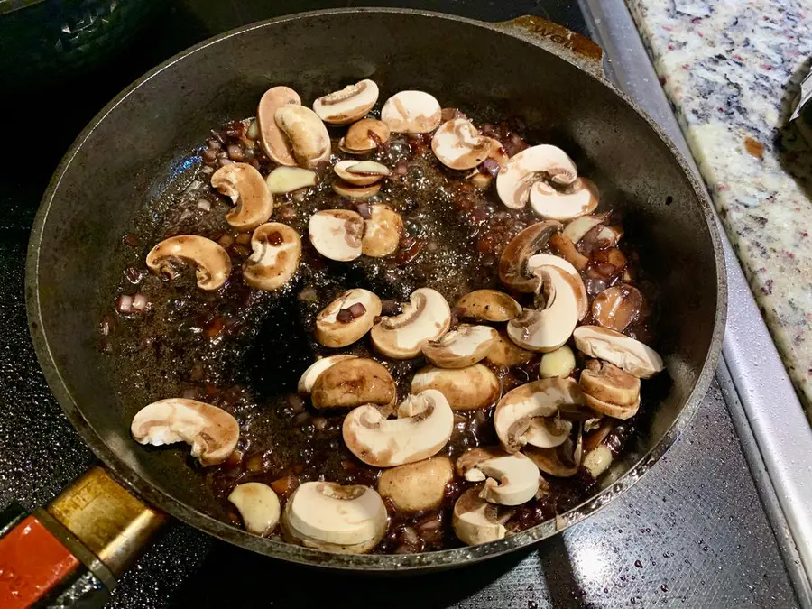 filet mignon service with red wine mushroom cream sauce step 0