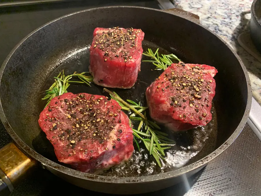 filet mignon service with red wine mushroom cream sauce step 0