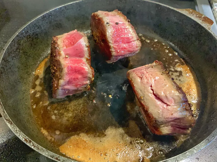 filet mignon service with red wine mushroom cream sauce step 0