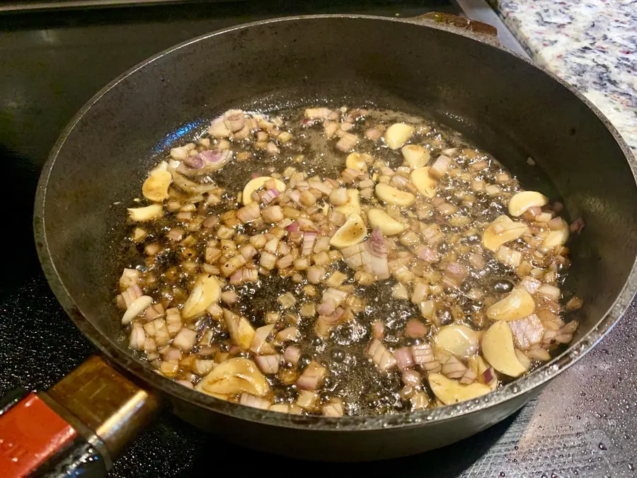 filet mignon service with red wine mushroom cream sauce step 0