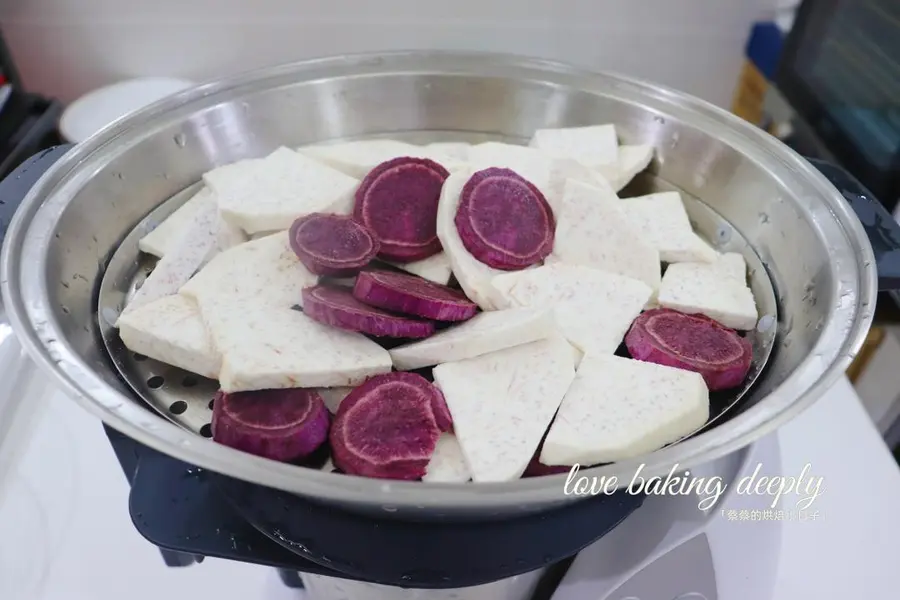 Condensed milk sauce taro purple potato bread step 0