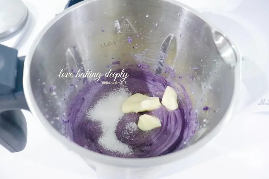 Condensed milk sauce taro purple potato bread step 0