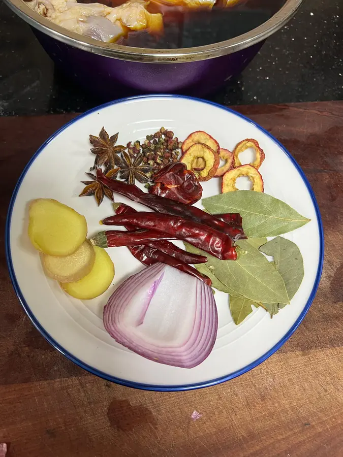 Beef tendon in fragrant sauce step 0