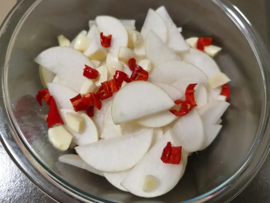 Appetizer sauce with radish step 0