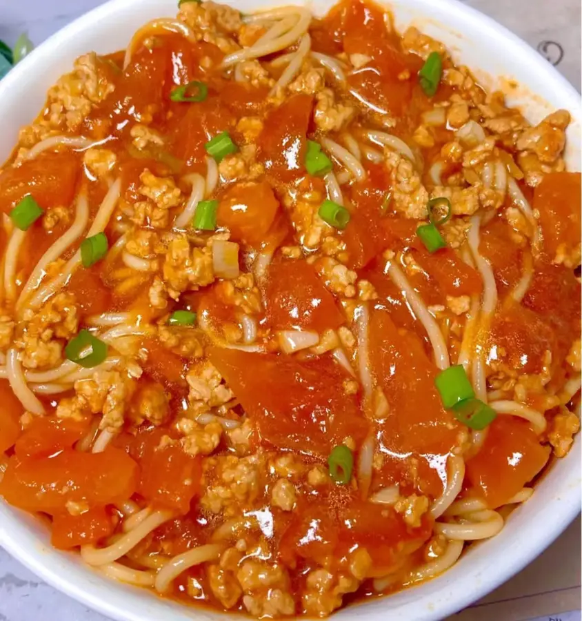 Tomato bolognese sauce noodles