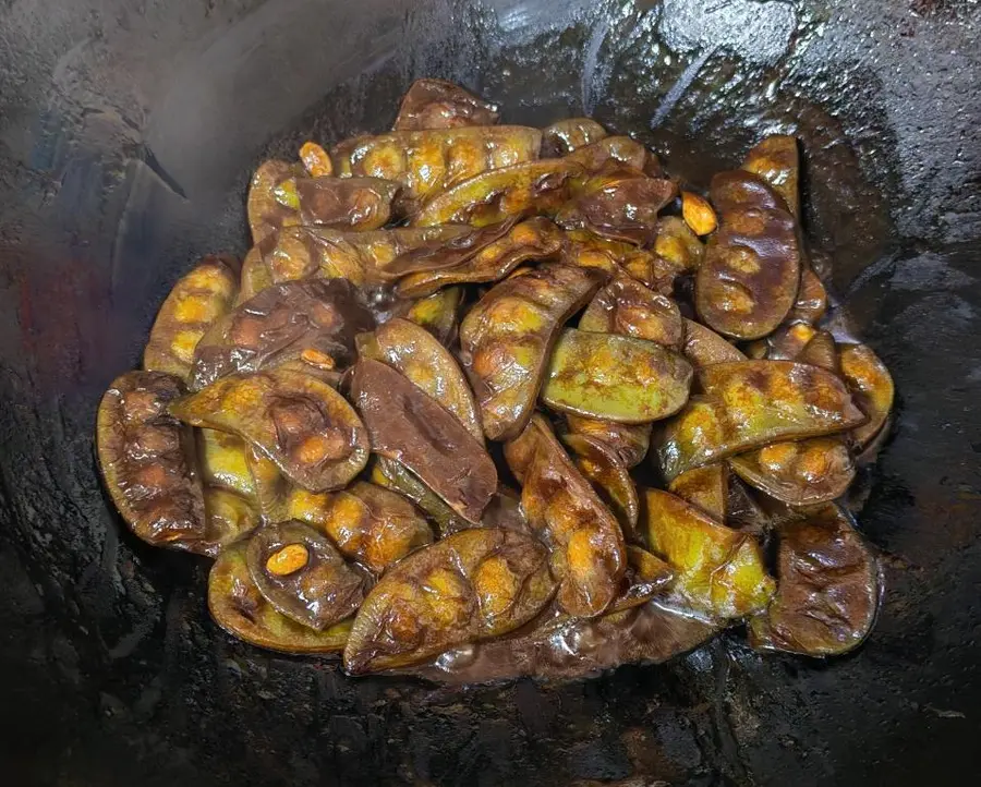 Braised lentils in old Shanghai sauce step 0