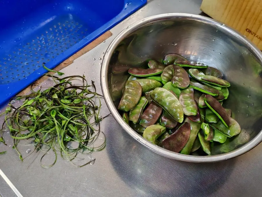 Braised lentils in old Shanghai sauce step 0