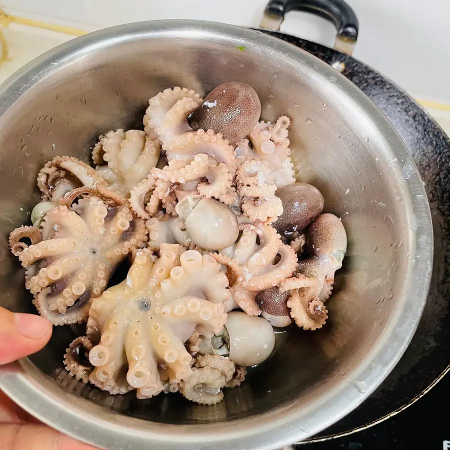 Grilled octopus  in sauce step 0