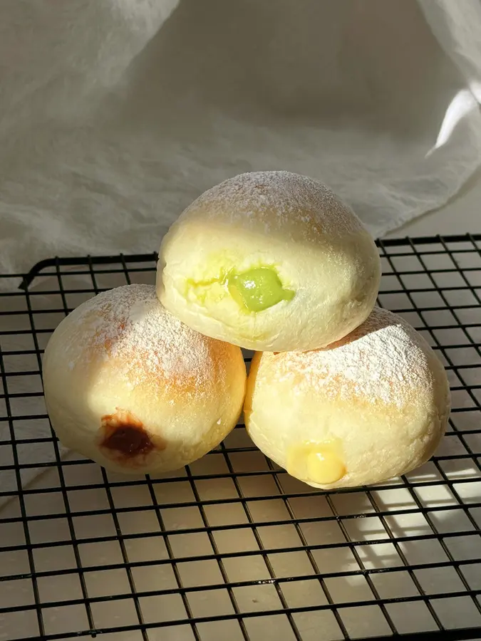 | A bite of popping Japanese iced bread (custard sauce version) step 0