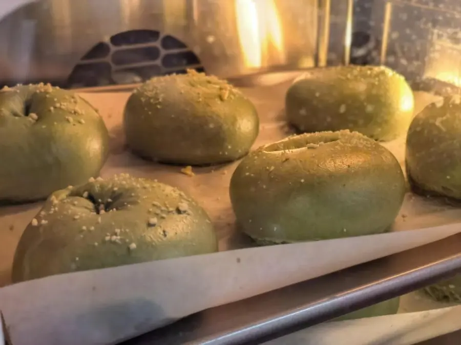 Exaggerated pistachio sauce cheese bagels â—ï¸ step 0