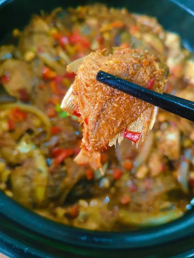 Clay fish pot with soil sauce step 0