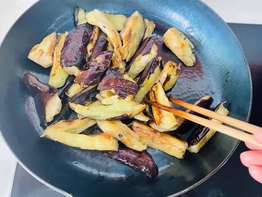 Grilled eggplant and chili peppers in sauce, bibimbap is delicious! step 0