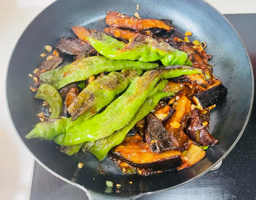 Grilled eggplant and chili peppers in sauce, bibimbap is delicious! step 0