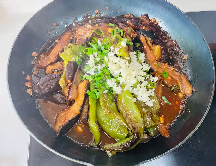 Grilled eggplant and chili peppers in sauce, bibimbap is delicious! step 0