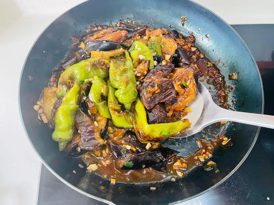 Grilled eggplant and chili peppers in sauce, bibimbap is delicious! step 0