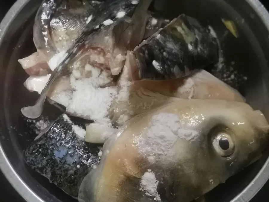 Fish head in soy sauce sauce step 0