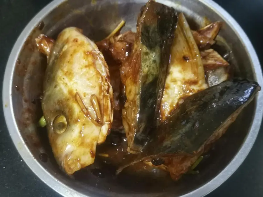 Fish head in soy sauce sauce step 0