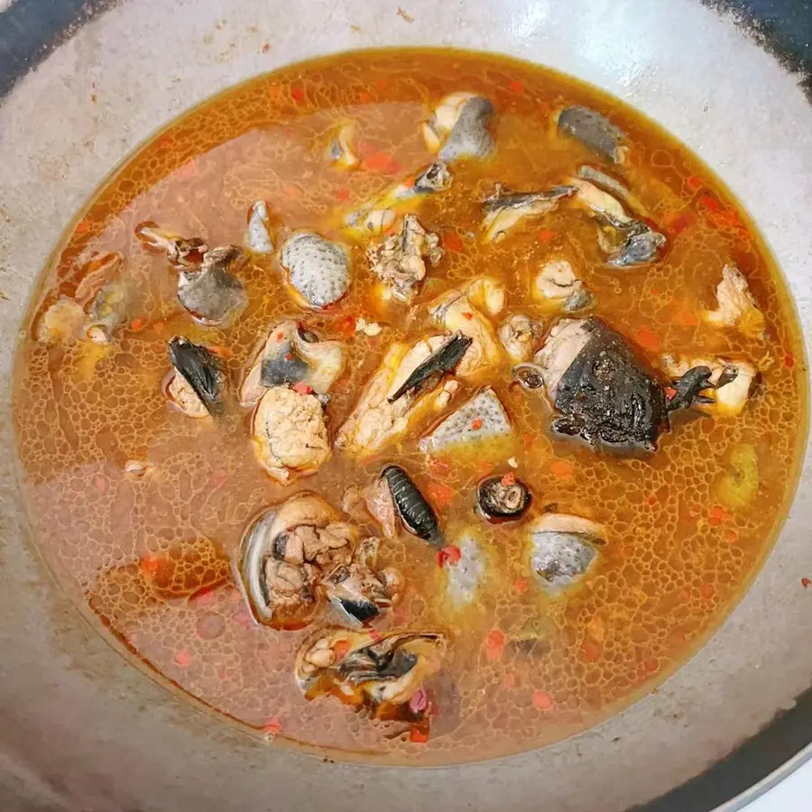 Sauce roasted black-bone chicken step 0