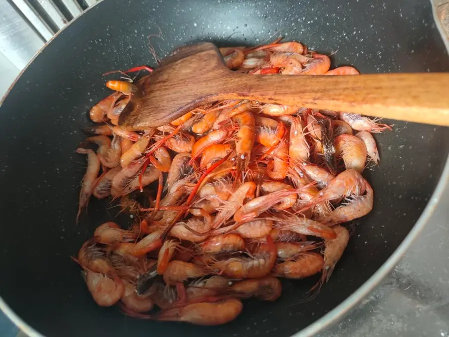 Southern appetizer in summer: Jiumengzi river shrimp step 0