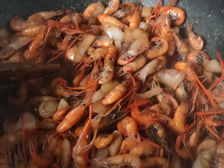 Southern appetizer in summer: Jiumengzi river shrimp step 0