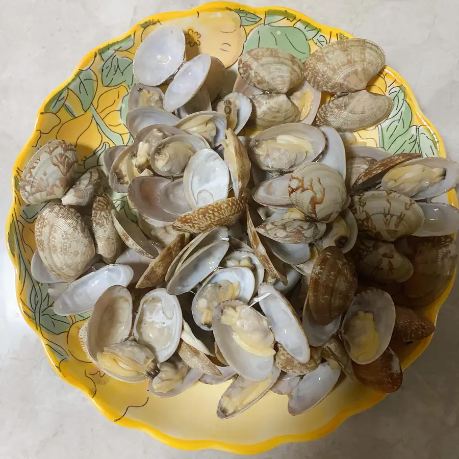 Stir-fry clams step 0