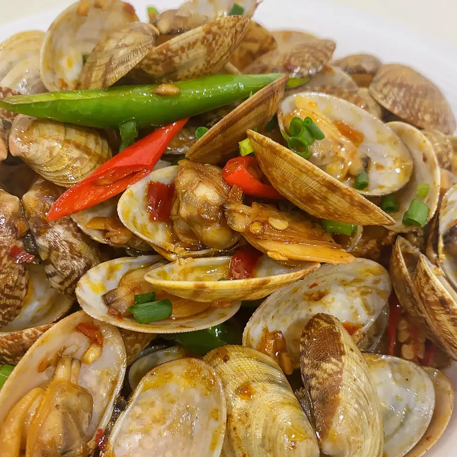 Stir-fry clams step 0