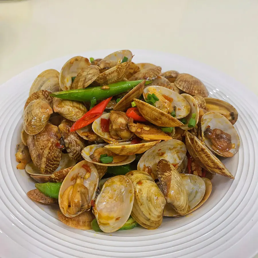 Stir-fry clams step 0