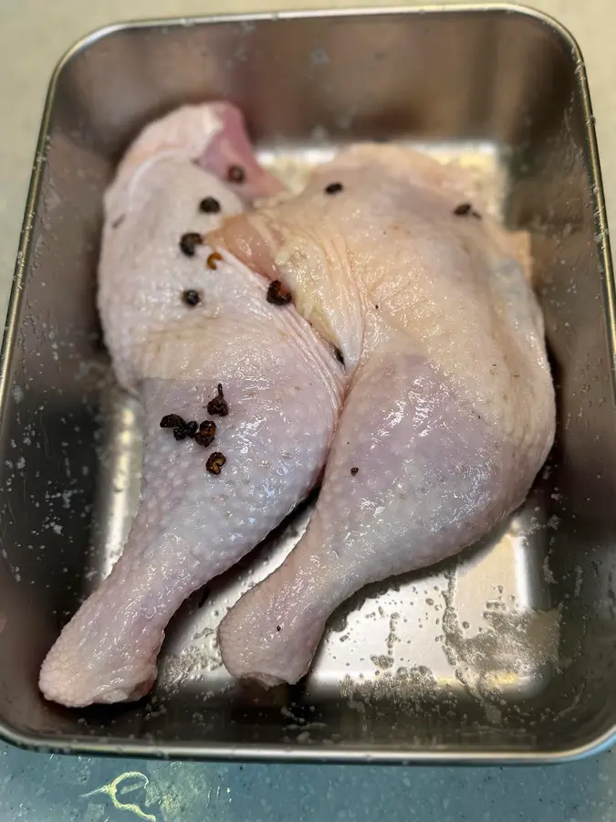 An extremely simple appetizer - shredded salted chicken thighs step 0