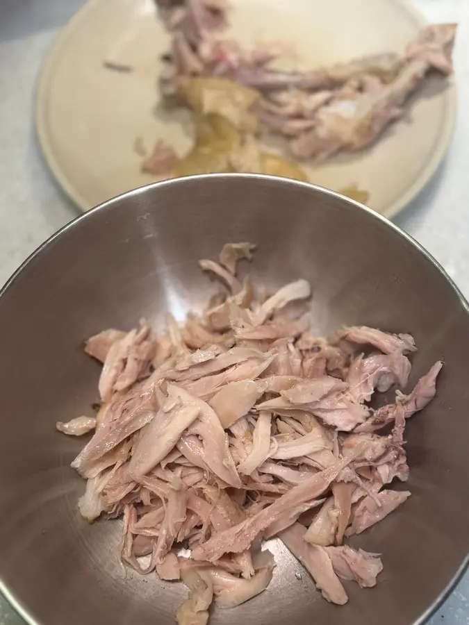 An extremely simple appetizer - shredded salted chicken thighs step 0