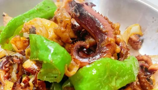 Stir-fried squid whiskers (comparable to sizzling squid on a large pan grill)